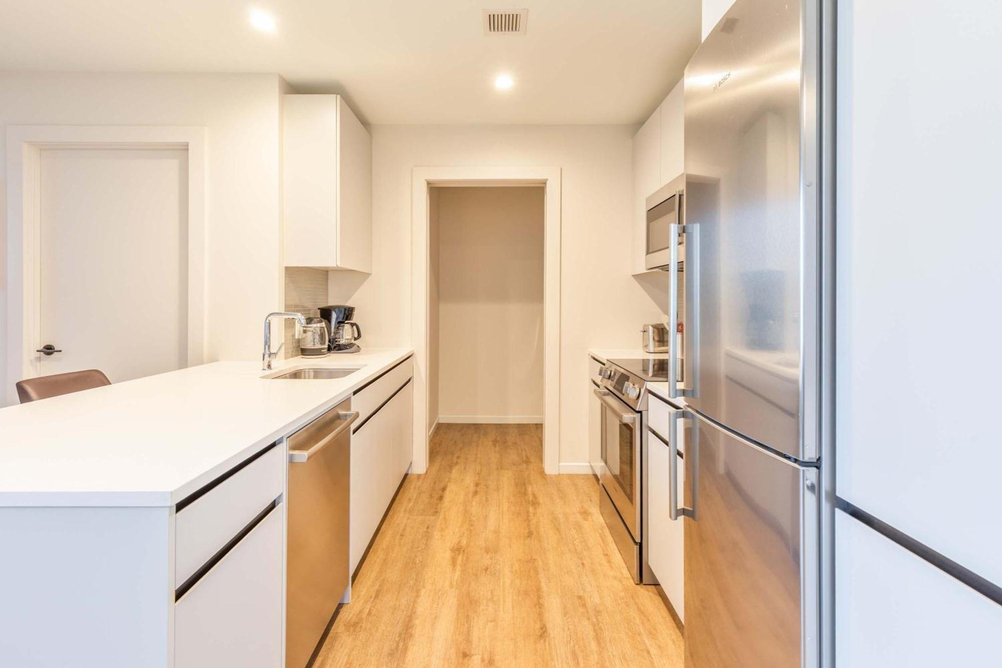 Luxury Apt Heart Of Seaport Бостон Екстер'єр фото